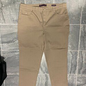Gloria Vanderbilt Amanda Ultra Stretch jeans  - tan in size 18W